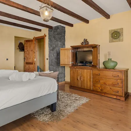 Karat Kanaria Villa *