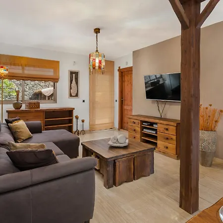 Karat Kanaria Villa *